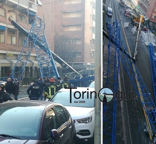 - (VIDEO) - Tragedia a Torino: crolla la gru di un cantiere, vittime e feriti. Tre persone sotto la struttura