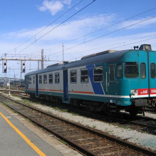Parona: &quot;vampiri&quot; rubano centinaia di litri di gasolio da un locomotore