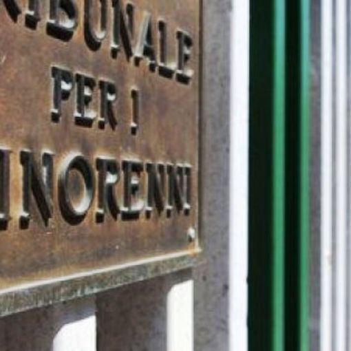 Robecco, maltrattamenti in famiglia: dopo il rinvio a giudizio del padre, tolti i figli alla mamma