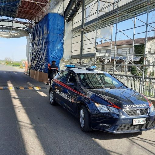 Casei Gerola: fugge con l'auto inseguito dai carabinieri, ma si schianta contro le impalcature del ponte della Gerola, nei guai un 24enne