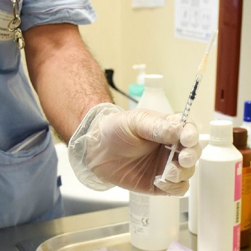 Terza dose anti Covid, da oggi in Lombardia prenotazioni anche per gli operatori sanitari