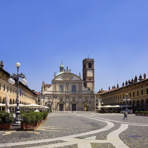 Una Giornata a Vigevano: Storia, Cultura e Cucina nell'Italia Settentrionale