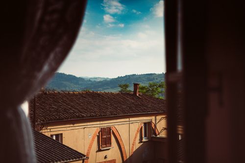 Vino dei frati, il ristorante dell’Oltrepo Pavese in difficoltà a causa del Covid lancia una raccolta fondi