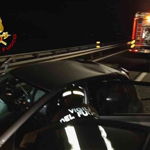 Schianto tra auto e camion sull'A26, un morto e un ferito grave