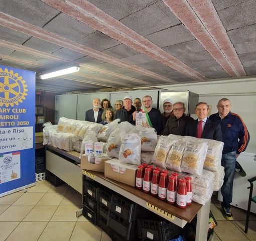 Il Rotary Club Cairoli consegna 300 chili di generi alimentari alla Caritas di Gropello