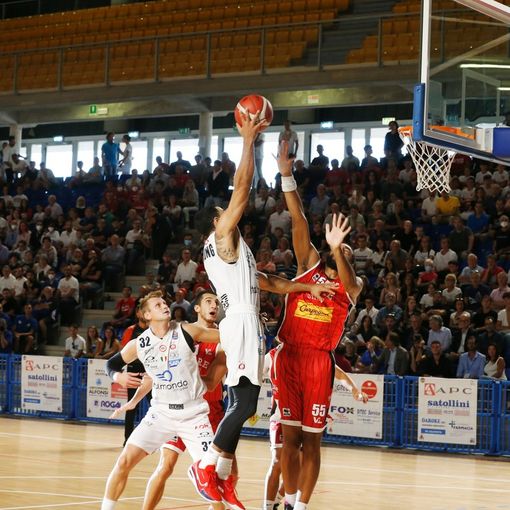 Vigevano: le immagini del Memorial Bottacin, vince Milano in rimonta su Pesaro (72-70)