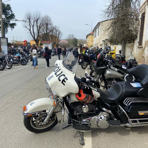 Velezzo Lomellina: le immagini della &quot;Motobenedizione&quot; in piazza del Municipio