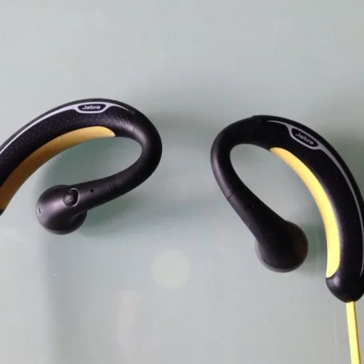 Vogherese all’esame patente con auricolare: denunciato