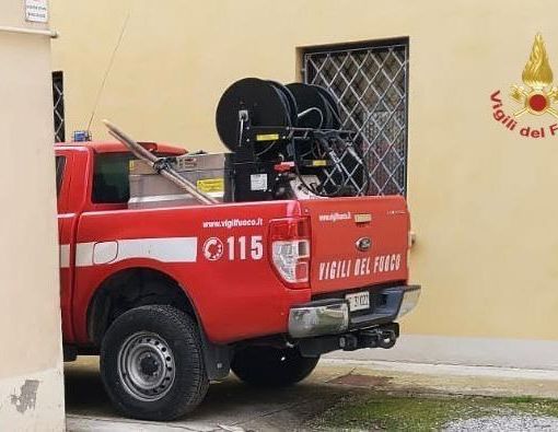 Broni: incendio in una casa, danni ingenti ai locali