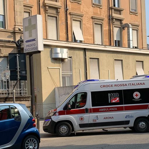 Novara: colto da malore mentre è alla guida si schianta contro il rondò di largo don Minzoni