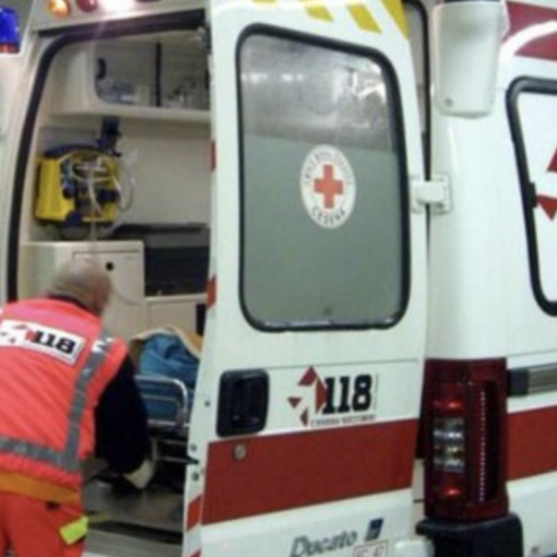 Incidente sull'autostrada A26: auto esce di strada e prende fuoco, il conducente muore carbonizzato