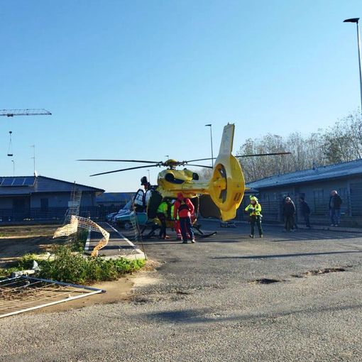 Casorate Primo: cade da un'impalcatura in un cantiere, ferito operaio 57enne