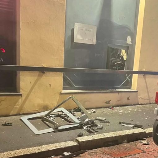 Vigevano: fanno esplodere lo sportello del Bancomat in corso Milano, bottino da quantificare