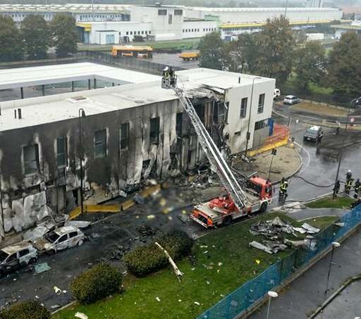 Aereo caduto a Milano: la Procura ipotizza errore umano