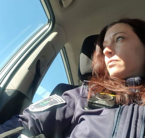 Bareggio: agente di Polizia locale fuori servizio assiste anziana 93enne, ricoverata al Ps di Magenta per una caduta