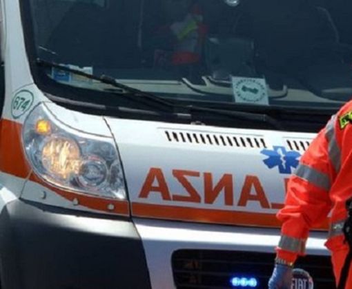 Gallarate, resta schiacciato tra due furgoni: operaio di 28 anni finisce al pronto soccorso