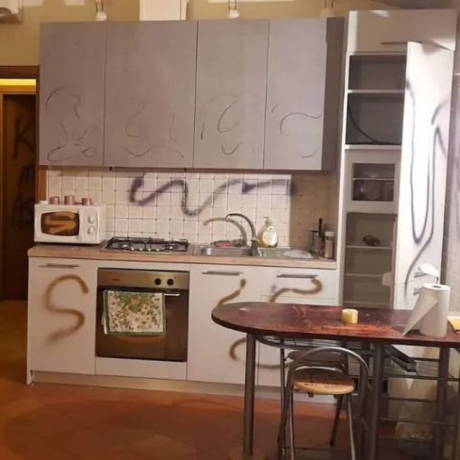 Corbetta: lasciato in condizioni terribili l’appartamento di via Pascoli dalla donna che terrorizzava tutti