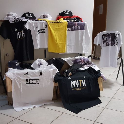Trezzano, 1.600 gadget delle squadre di di calcio contraffatte: sequestro da 81mila euro della GDF
