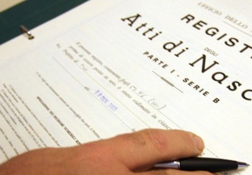 Scopre chi era il vero padre: imprenditore pavese 59enne cambia nome