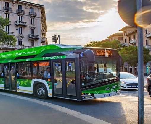 Milano, 48enne ucciso da bus: auto ferma ostruiva la visuale