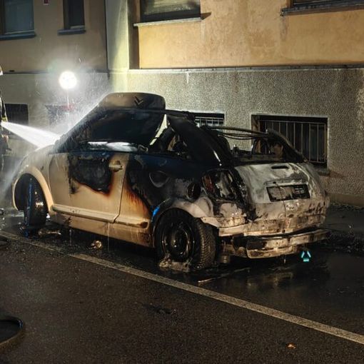Magenta: auto in fiamme in via Diaz, indagini in corso