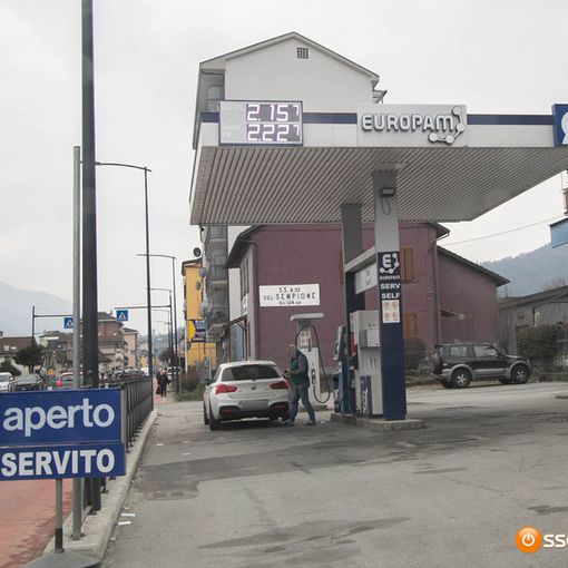 Caro benzina: azzerare le accise, per le famiglie un risparmio di 874 euro