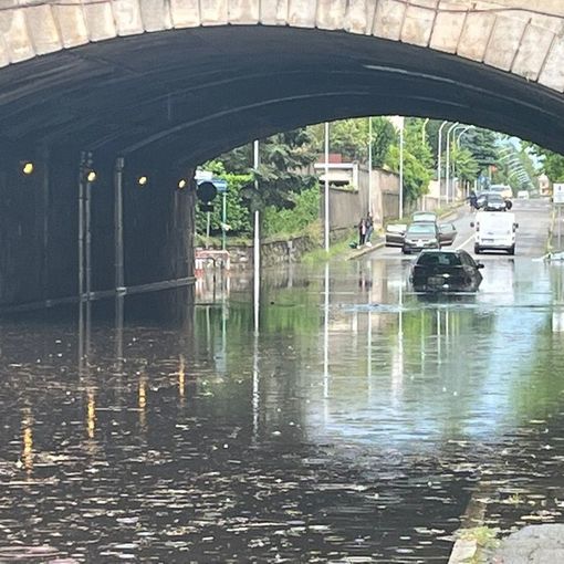 FOTO E VIDEO. Il maltempo si abbatte su Bustese e Gallaratese. Problemi ai sottopassaggi, persone e mezzi “intrappolati”