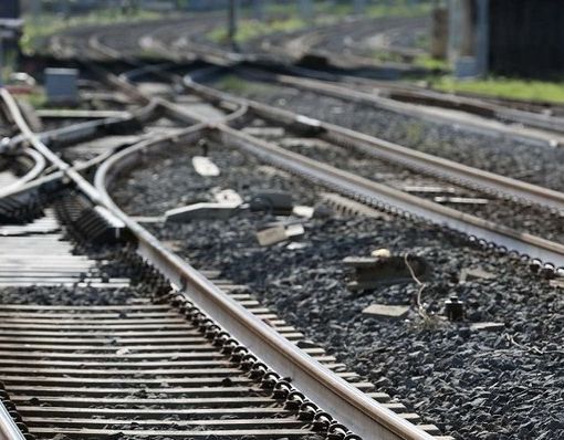 Operaio colpito da un mezzo ferroviario mentre lavora sui binari: soccorsi in azione a Gallarate