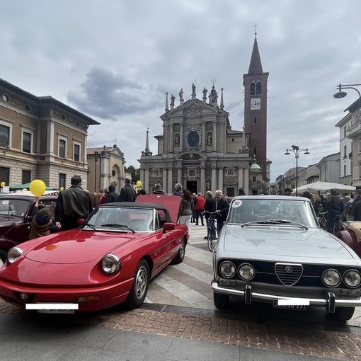 VIDEO E FOTO. Le auto d'epoca colorano Busto: una domenica di passione senza tempo