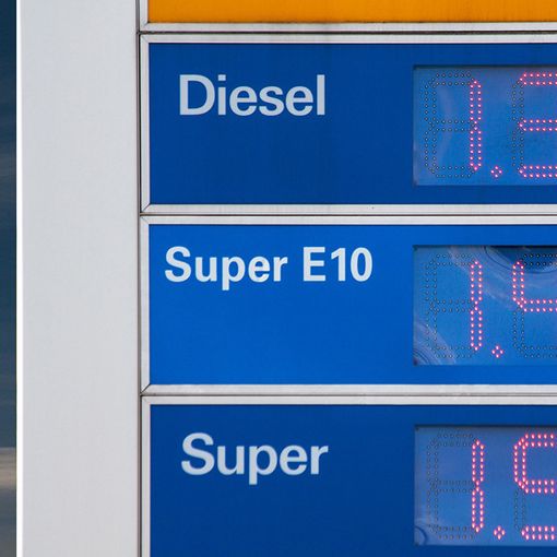 Caro benzina: a Livigno 1.48 al litro, ci vanno tutti per fare il pieno