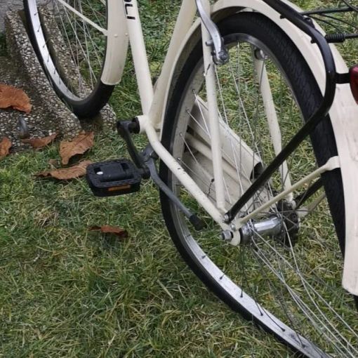 Magenta: automobilista investe ragazzo in bicicletta alla rotonda di viale dello Stadio e si allontana