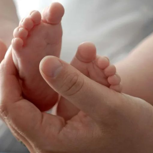 Milano, identificata la madre della bimba lasciata in un palazzo
