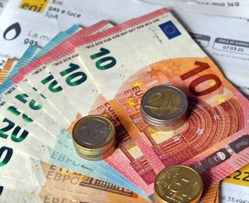 Luce e gas, in due anni aumenti del 248 e del 141%