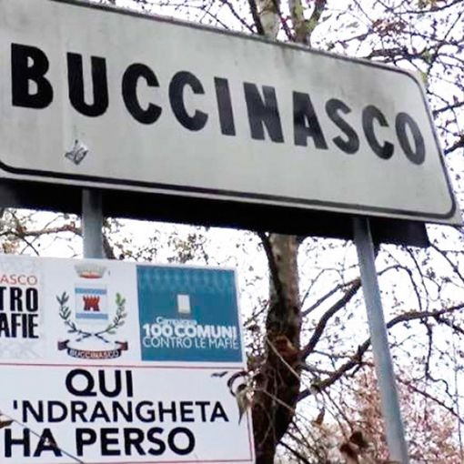 Buccinasco, bevevano al bar: 25 giovani multati, locale chiuso per 5 giorni