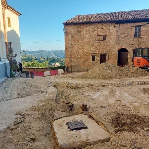 LA STORIA. Ilenia e Carlo, questo matrimonio s'ha da fare. Ma l'ostacolo al giorno più bello è un cantiere davanti alla chiesa