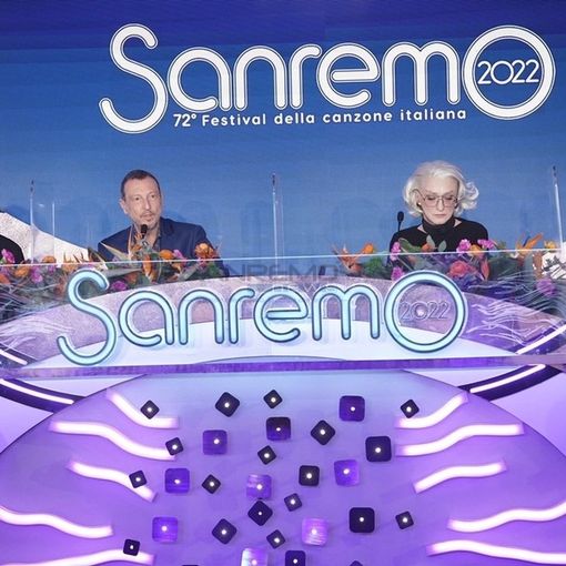 E' Checco Zalone il grande mattatore della seconda serata: il picco di share e di ascolti è tutto per lui