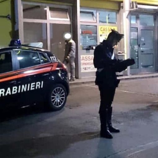 Tre accoltellati al distributore nel Milanese, uno è grave. Succede a Carpiano