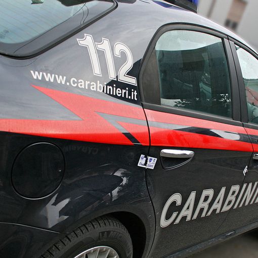 Abbiategrasso, spari contro le vetrine a San Silvestro: perquisite le case di due uomini