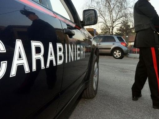 Robbio: litigio tra operai al cimitero sfocia in una rissa a colpi di badile, intervengono i carabinieri