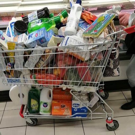 Giussano, 500 euro nel carrello (non pagato): denuciata dai Cc giovane romena
