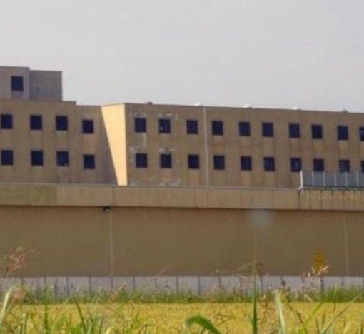 Vigevano, rivolta in carcere: olio bollente contro sette agenti