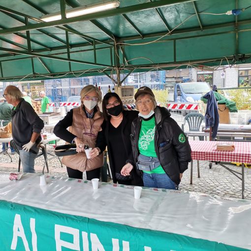 Trecate ‘celebra’ gli Alpini e i 40 anni della Croce Rossa