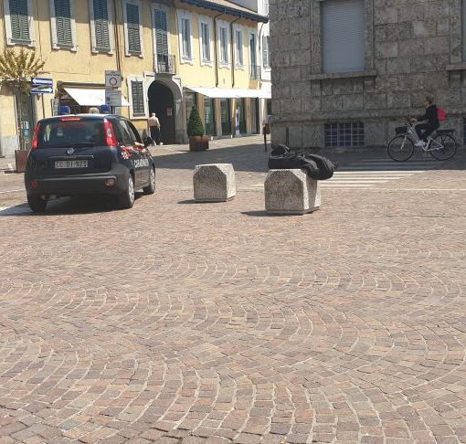 Ladro maldestro nel centro di Magenta tenta il furto, ma perde il tablet con le sue foto