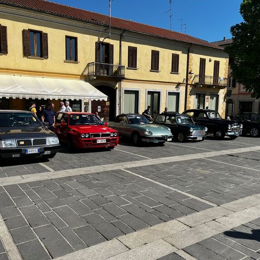Mede: le immagini di &quot;Lomellina Classic&quot;, esposizione auto d'epoca a scopo benefico