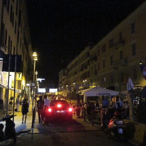 Milano: 31enne accoltellata in corso Como, è grave