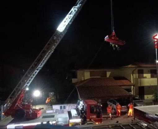 Pavese: accusa un malore in casa, i Vigili del fuoco intervengono con l'autoscala