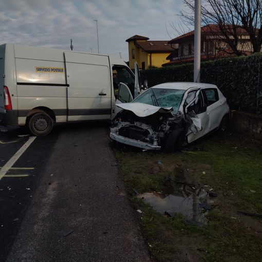 Vigevano: scontro tra mezzi in viale Agricoltura, uomo 79enne in codice giallo. Traffico rallentato