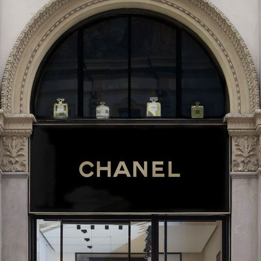 Chanel ‘sbarca’ in Galleria a Milano: contratto da oltre 2 milioni l’anno (per 188 metri)
