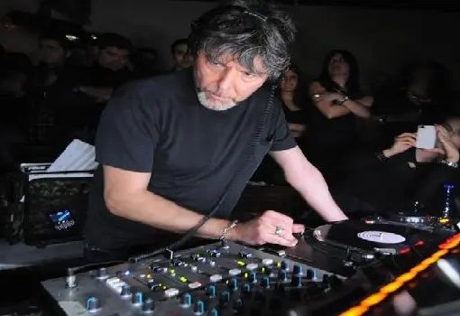 Il popolo della notte piange il suo re: è morto il grande dj Claudio Coccoluto