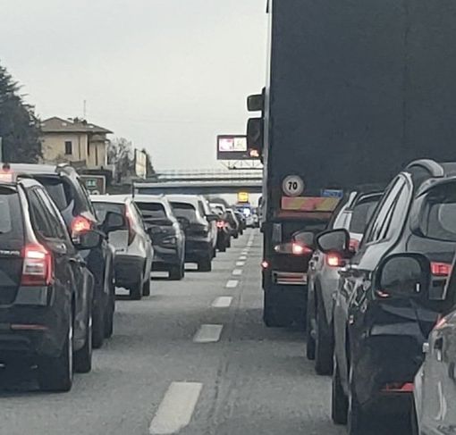 Ancora un incidente in Autolaghi: quattro chilometri di coda tra Busto e Castellanza